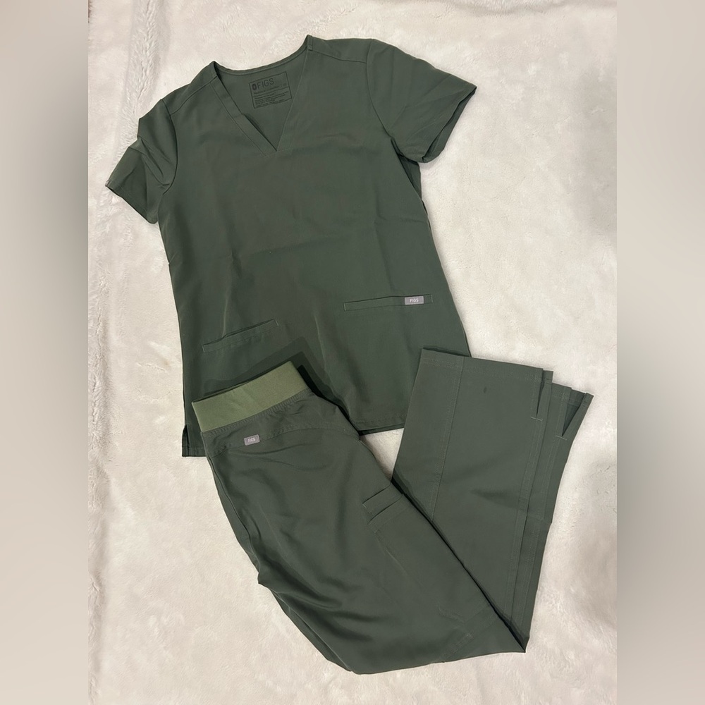 Figs Olive Green V‑Neck Scrub Set with Orange Drawcord
